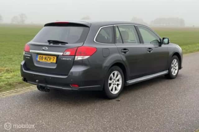 Subaru Legacy (2011) thumbnail 12