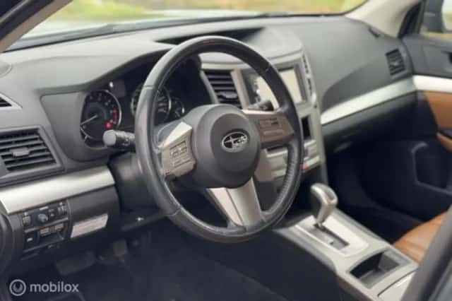 Subaru Legacy (2011) thumbnail 18