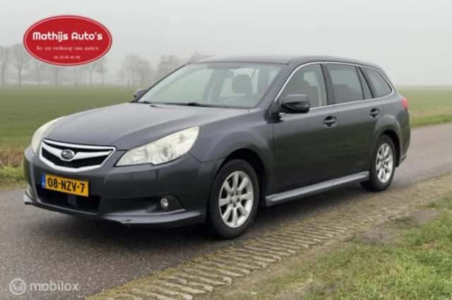 Subaru Legacy (2011) thumbnail 3