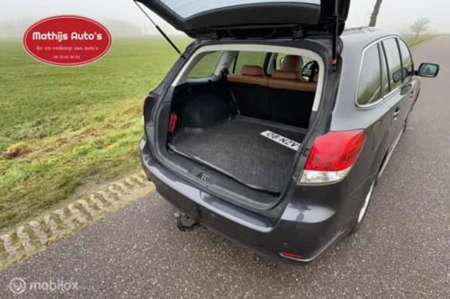 Subaru Legacy (2011) thumbnail 6