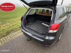 Subaru Legacy (2011) thumbnail 6