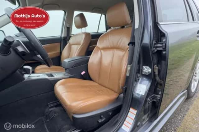 Subaru Legacy (2011) thumbnail 7