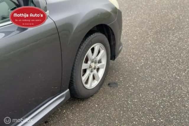 Subaru Legacy (2011) thumbnail 8