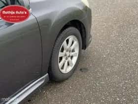 Subaru Legacy (2011) thumbnail 8
