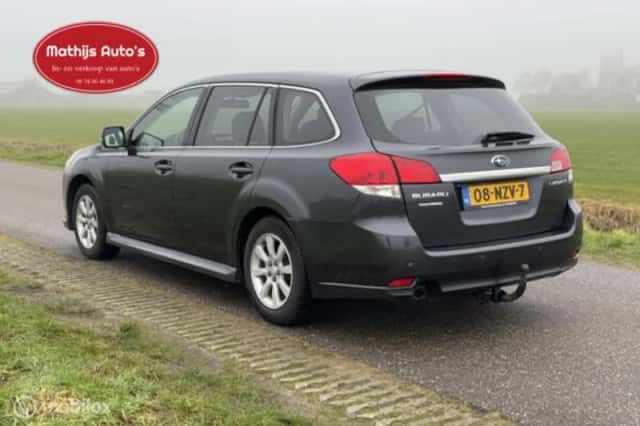 Subaru Legacy (2011) thumbnail 10