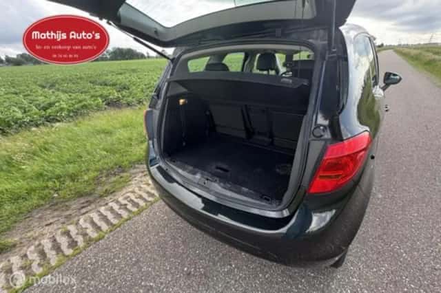 Opel Meriva (2012) thumbnail 5