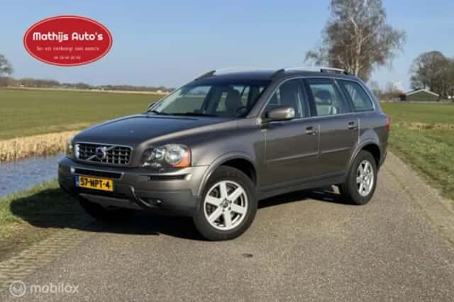 Volvo XC90 (2010) thumbnail 1
