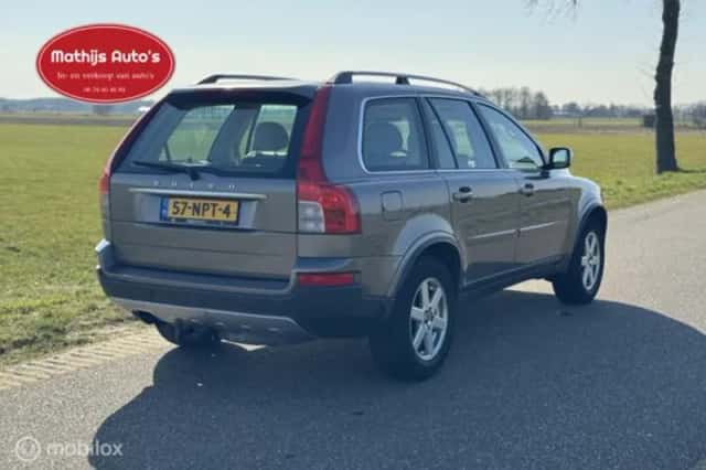 Volvo XC90 (2010) thumbnail 2