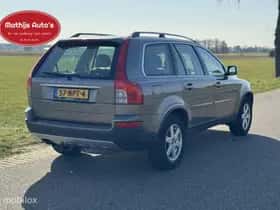 Volvo XC90 (2010) thumbnail 2