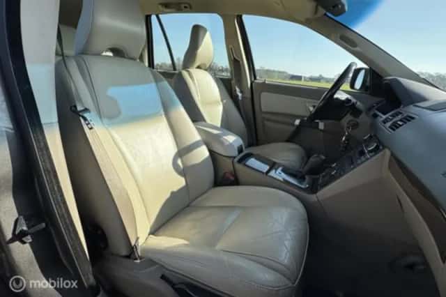 Volvo XC90 (2010) thumbnail 11