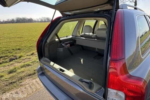 Volvo XC90 (2010) thumbnail 16