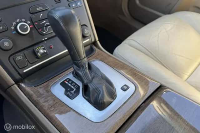 Volvo XC90 (2010) thumbnail 20