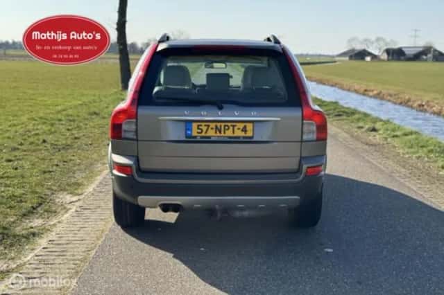 Volvo XC90 (2010) thumbnail 3