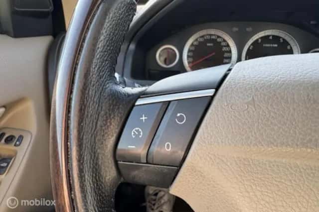 Volvo XC90 (2010) thumbnail 21
