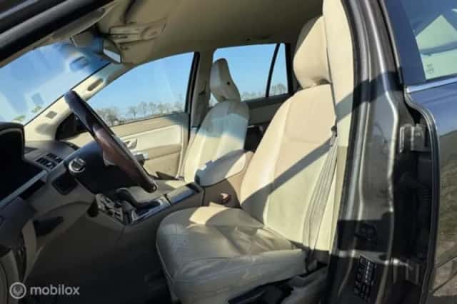 Volvo XC90 (2010) thumbnail 22
