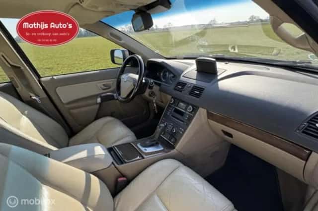 Volvo XC90 (2010) thumbnail 7