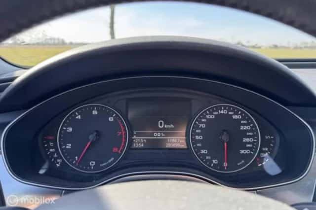 Audi A6 (2012) thumbnail 14
