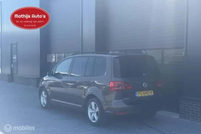 Volkswagen Touran (2011) thumbnail 3