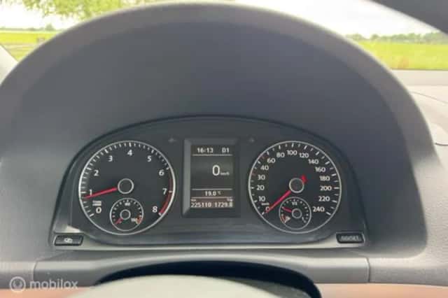 Volkswagen Touran (2017) thumbnail 23