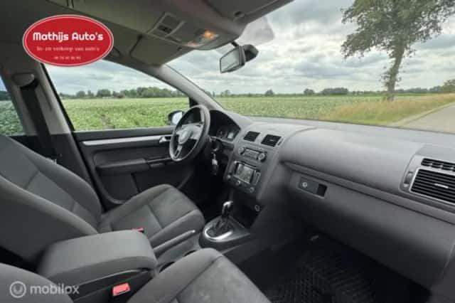 Volkswagen Touran (2017) thumbnail 4