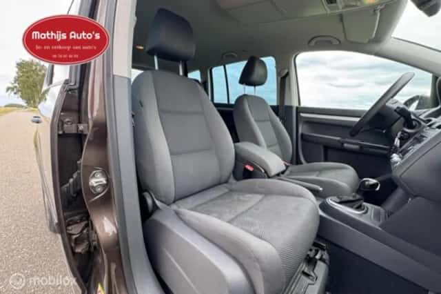 Volkswagen Touran (2017) thumbnail 5