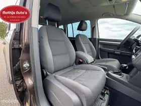 Volkswagen Touran (2017) thumbnail 5