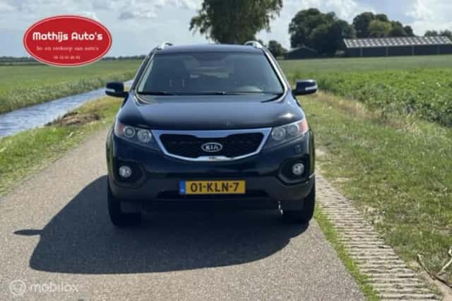 Kia Sorento (2010) thumbnail 2