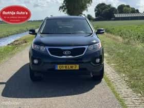 Kia Sorento (2010) thumbnail 2