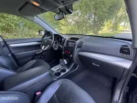 Kia Sorento (2010) thumbnail 11