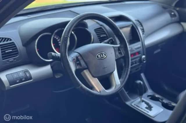 Kia Sorento (2010) thumbnail 16
