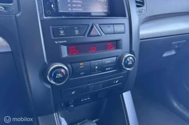 Kia Sorento (2010) thumbnail 17