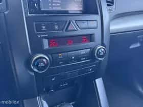Kia Sorento (2010) thumbnail 17