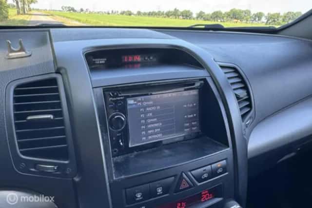 Kia Sorento (2010) thumbnail 20