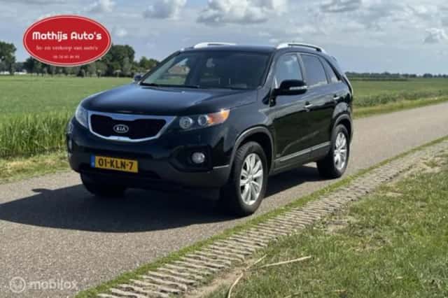 Kia Sorento (2010) thumbnail 3