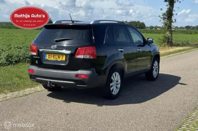 Kia Sorento (2010) thumbnail 5