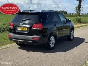 Kia Sorento (2010) thumbnail 5