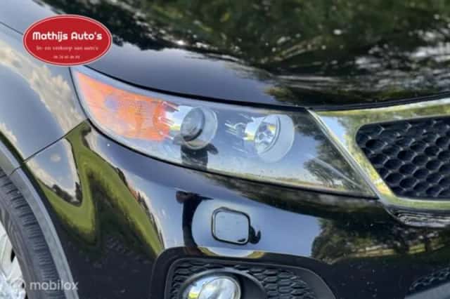 Kia Sorento (2010) thumbnail 7