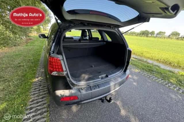 Kia Sorento (2010) thumbnail 10