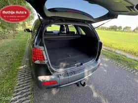 Kia Sorento (2010) thumbnail 10