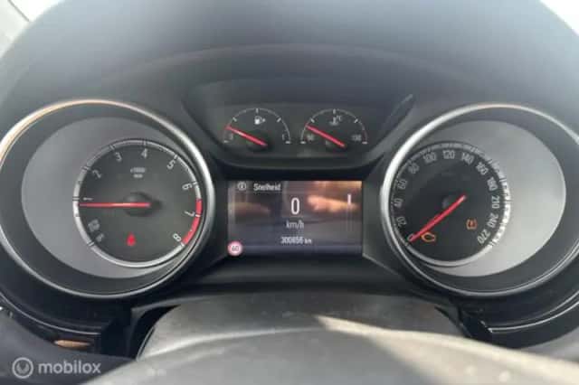 Opel Astra (2015) thumbnail 17