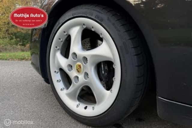 Porsche 911 (2002) thumbnail 9