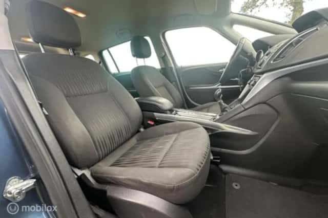 Opel Zafira (2014) thumbnail 11