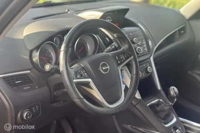 Opel Zafira (2014) thumbnail 12