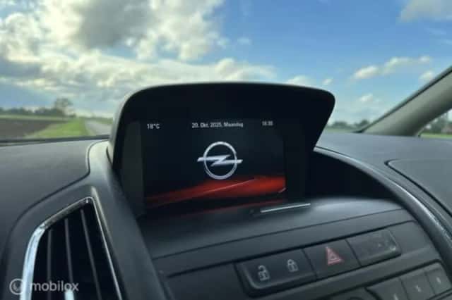 Opel Zafira (2014) thumbnail 17
