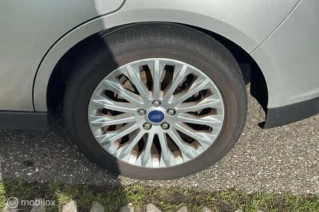 Ford Grand (2016) thumbnail 11