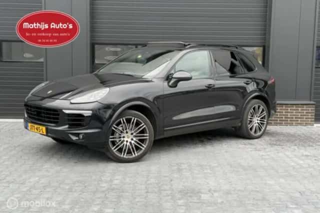 Porsche Cayenne (2015) thumbnail 1