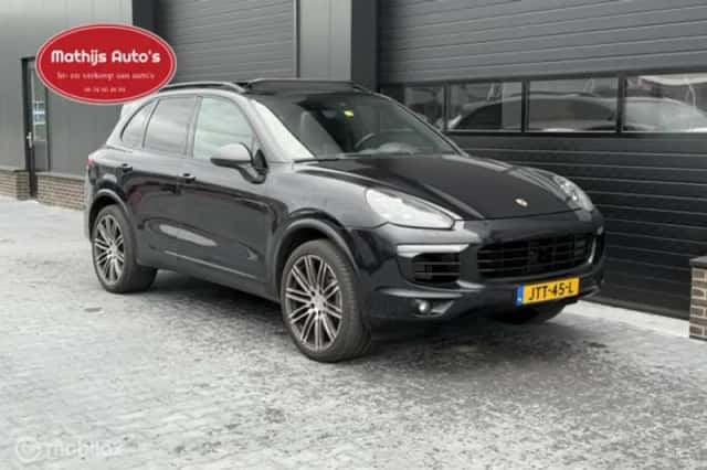Porsche Cayenne (2015) thumbnail 3