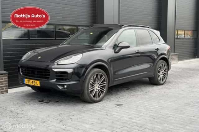 Porsche Cayenne (2015) thumbnail 4