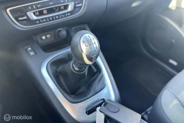 Renault Scénic (2012) thumbnail 13