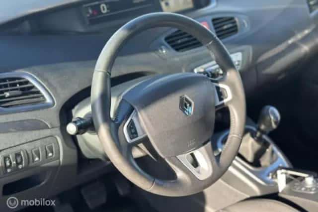 Renault Scénic (2012) thumbnail 14